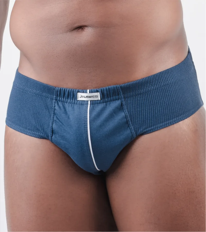 Cueca Slip Lisa em algodão, lateral canelada, com viés.